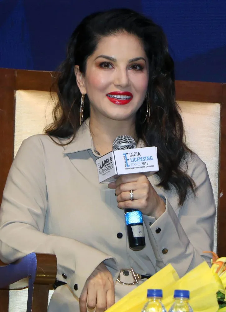 सनी लियोन ने बॉम्बे एक्जीबिशन सेंटर में इंडिया लाइसेंसिंग एक्सपो 2019 का अनावरण किया