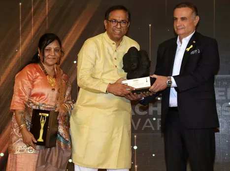 Vaidehi Taman,Dr Uday Nirgudkar & Kobbi Soshani