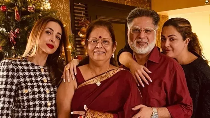 Malaika Arora Father Hospitalised: मलाइका के पिता अस्पताल में हुए भर्ती, मां  संग पापा से मिलने पहुंची अदाकारा - Malaika Arora Father Hospitalised  actress arrives to meet father anil arora with ...