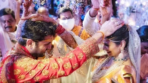 कोरोना के चलते इन मशहूर सेलिब्रिटी ने की शादी, जानिए पहले लॉकडाउन से अनलॉक 3 तक की कहानी
