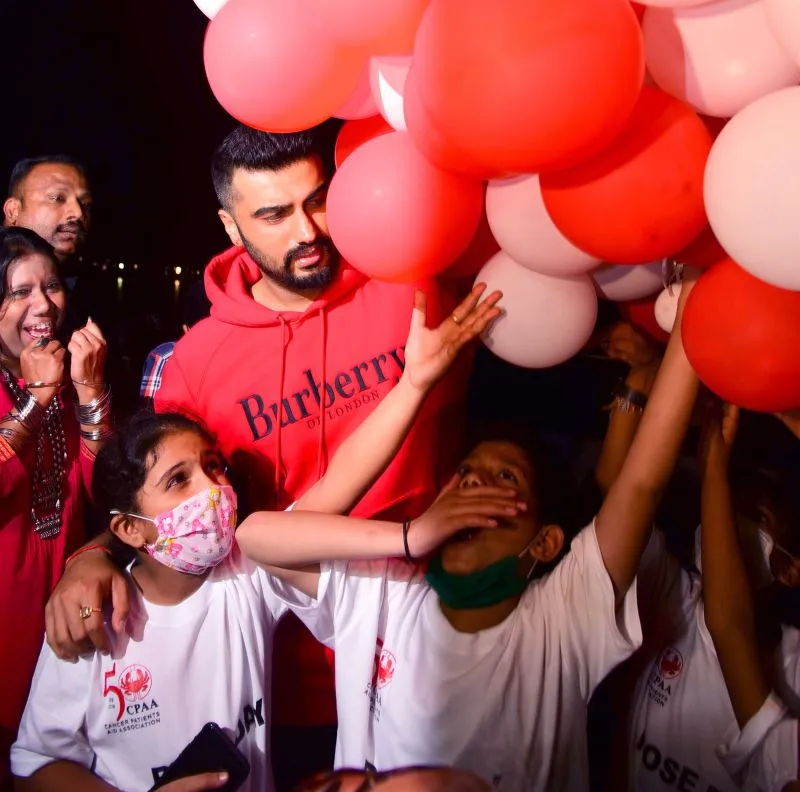 अर्जुन कपूर ने कैंसर पीड़ित बच्चों के साथ ‘नेशनल कैंसर रोज डे’ सेलिब्रेट किया