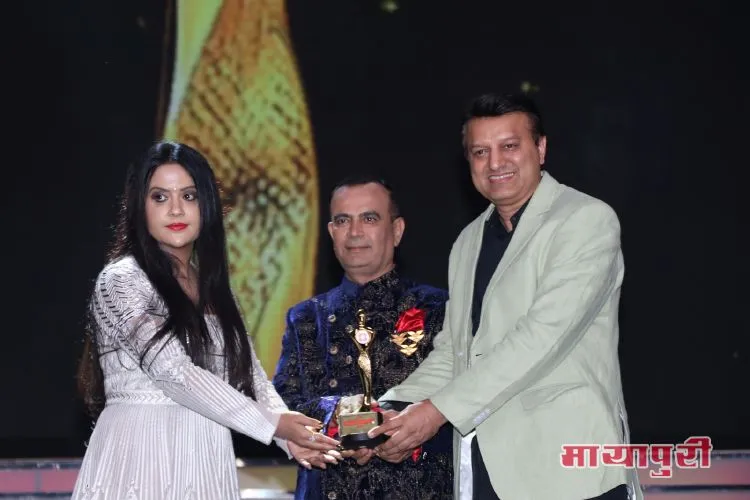 Amruta Fadnavis, Yogesh Lakhani