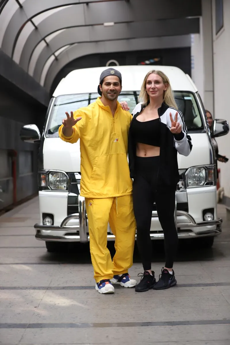 Photos: WWE स्टार शार्लेट फ्लेयर ने वरुण धवन के साथ किया बॉलीवुड डांस