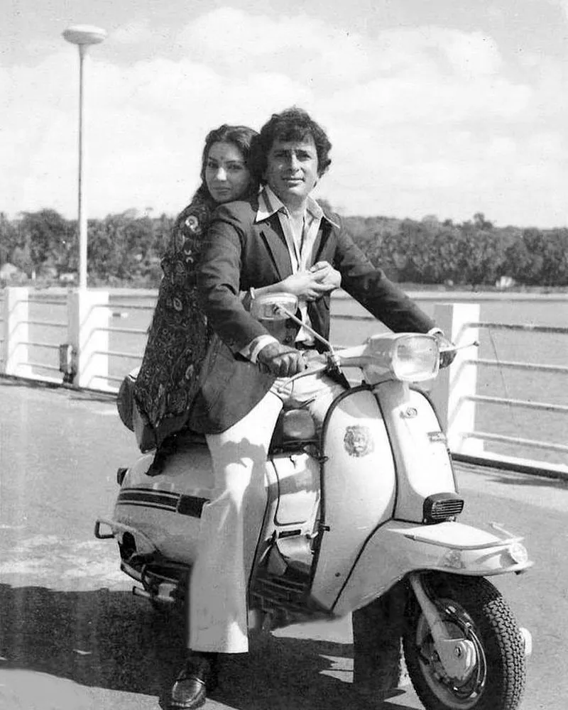 Movies N Memories on X: "Those were the days! Shashi Kapoor and Shabana Azmi  - 70s #SundayFunday https://t.co/rwEF2dCXu5" / X