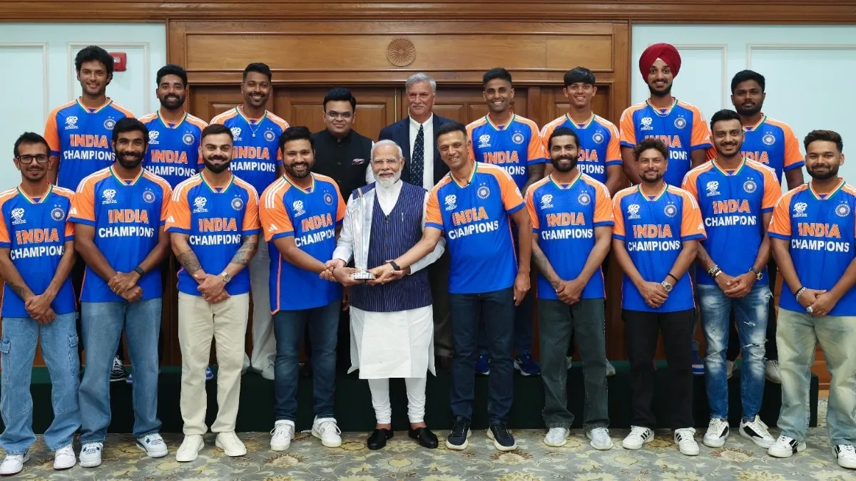 PM Modi Meets Team India: मुलाकात, बात और ठहाके... PM मोदी संग मिलकर  कोहली-रोहित के चेहरे पर द‍िखी खुशी, देखें 1 म‍िनट 29 सेकंड का VIDEO - PM Narendra  Modi meets team