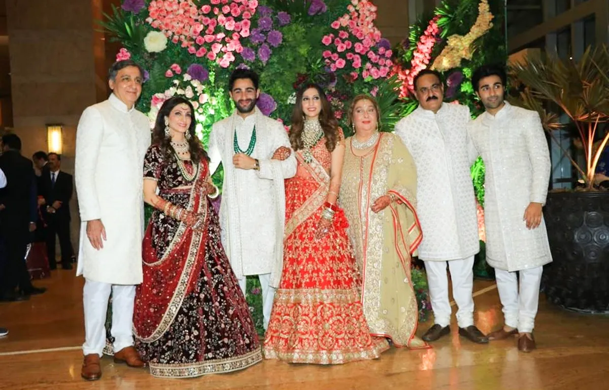 Kapoor Family की इस शादी में पुँहचे करीना से लेकर बच्चन और अम्बानी भी