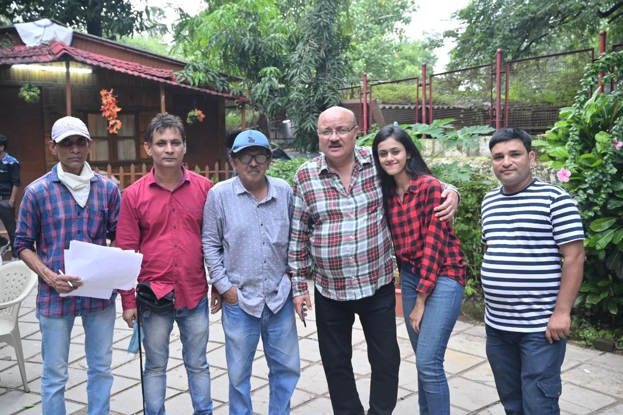 आजकल के युवाओं के लिविंग रिलेशन पर आधारित फिल्म 