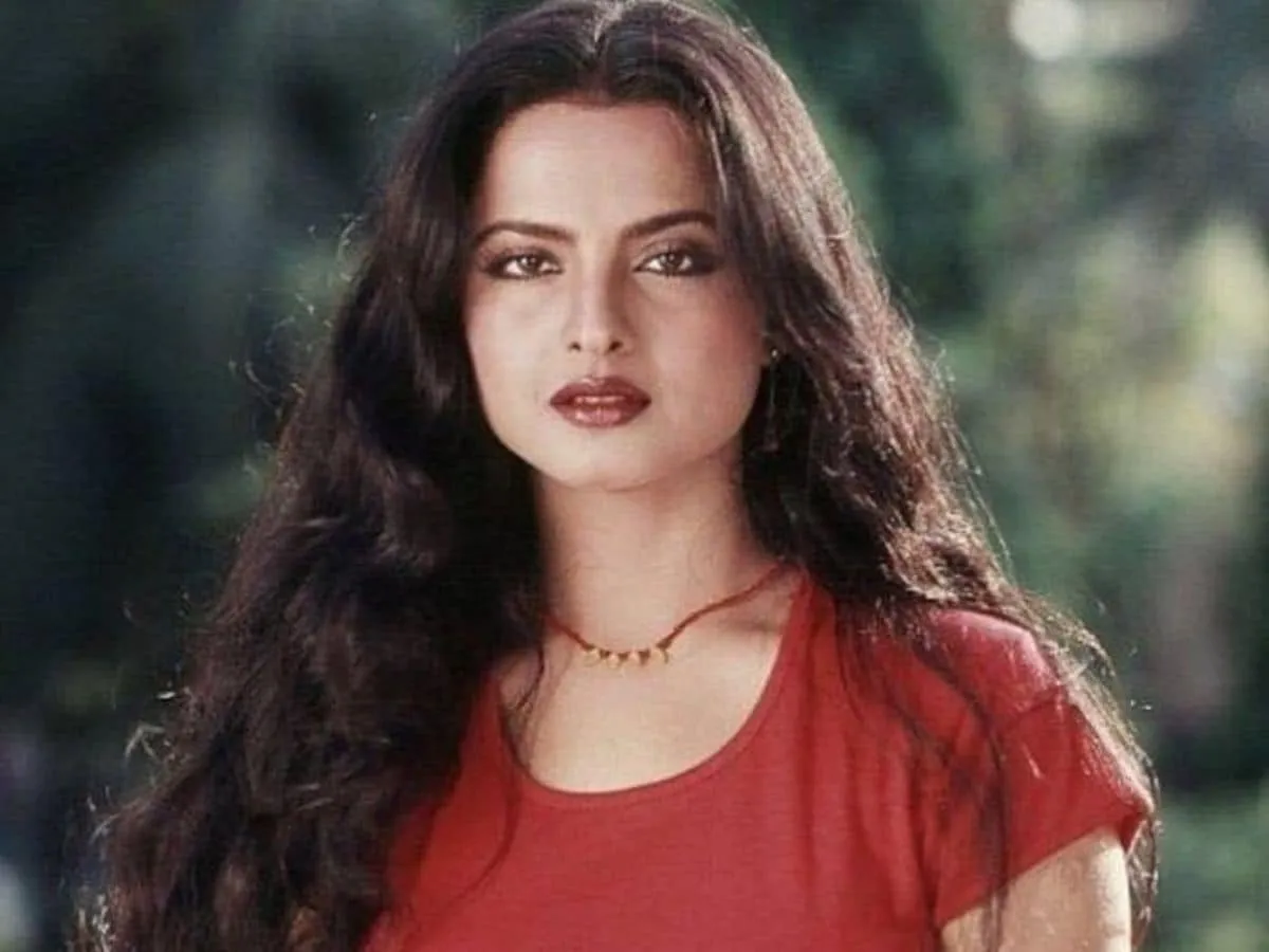 When Rekha Wrote About Her 'Favourite Person' And 'Weakness': 'What Would I  Do Without...' - News18