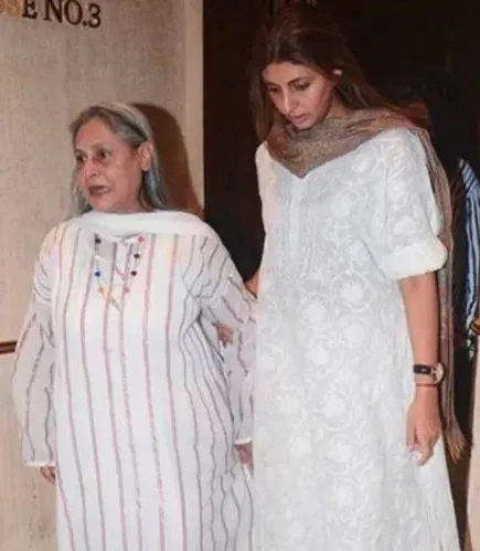 मनीष मल्होत्रा के घर प्रेयर मीट के दौरान फिर एक बार मीडिया पर भड़की जया बच्चन