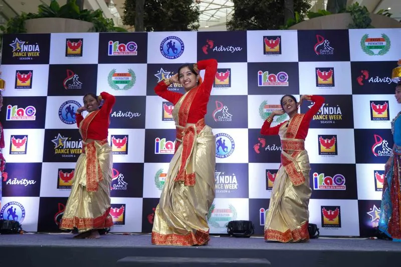 भाग्यश्री और संदीप सोपरकर ने इंडिया डांस वीक सीजन 6 ट्रॉफी का अनावरण किया