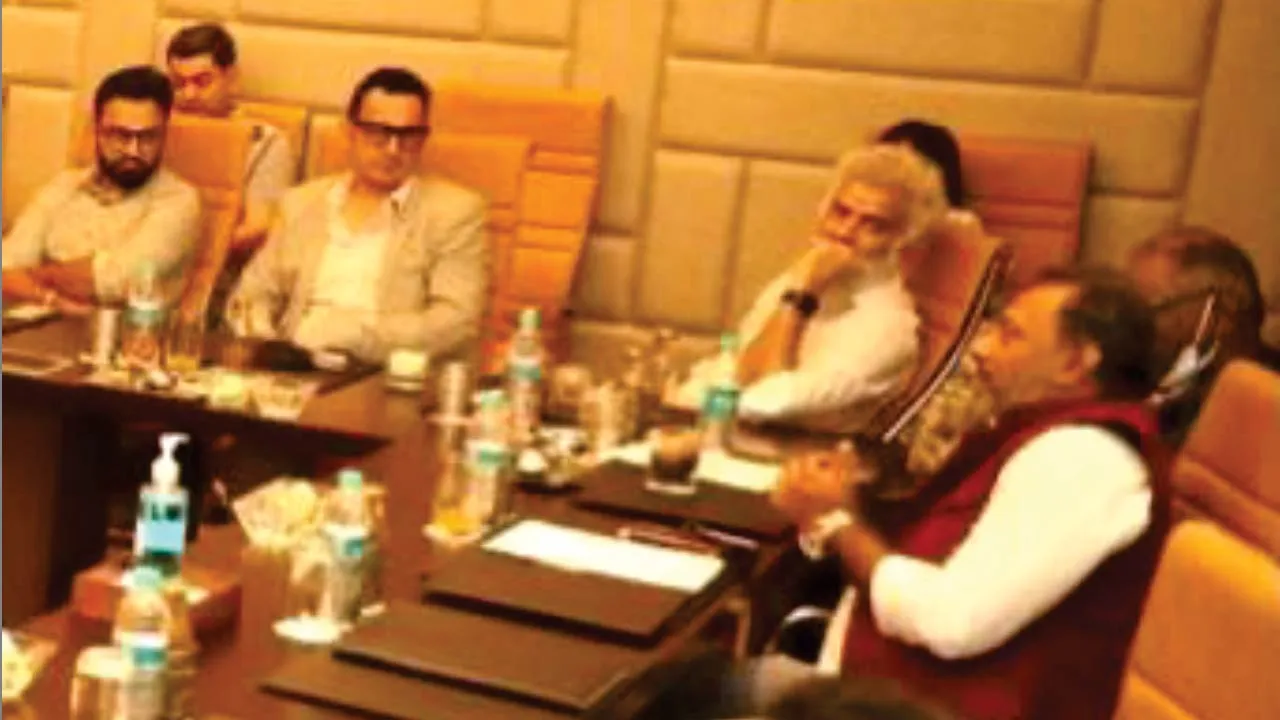 गुजरात के पर्यटन मंत्रालय ने गुजरात सरकार की सिनेमाई पर्यटन नीति को  अंतिम रूप देने से पहले राय मशविरे के लिए बॉलीवुड व टीवी इंडस्ट्री के प्रतिनिधियों संग की मुलाकात