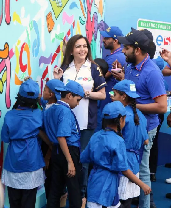 रिलायंस फाउंडेशन की शिक्षा और खेल द्वारा आयोजित पेंटिंग एक्टिविटी में शामिल हुई मुंबई इंडियन्स की टीम