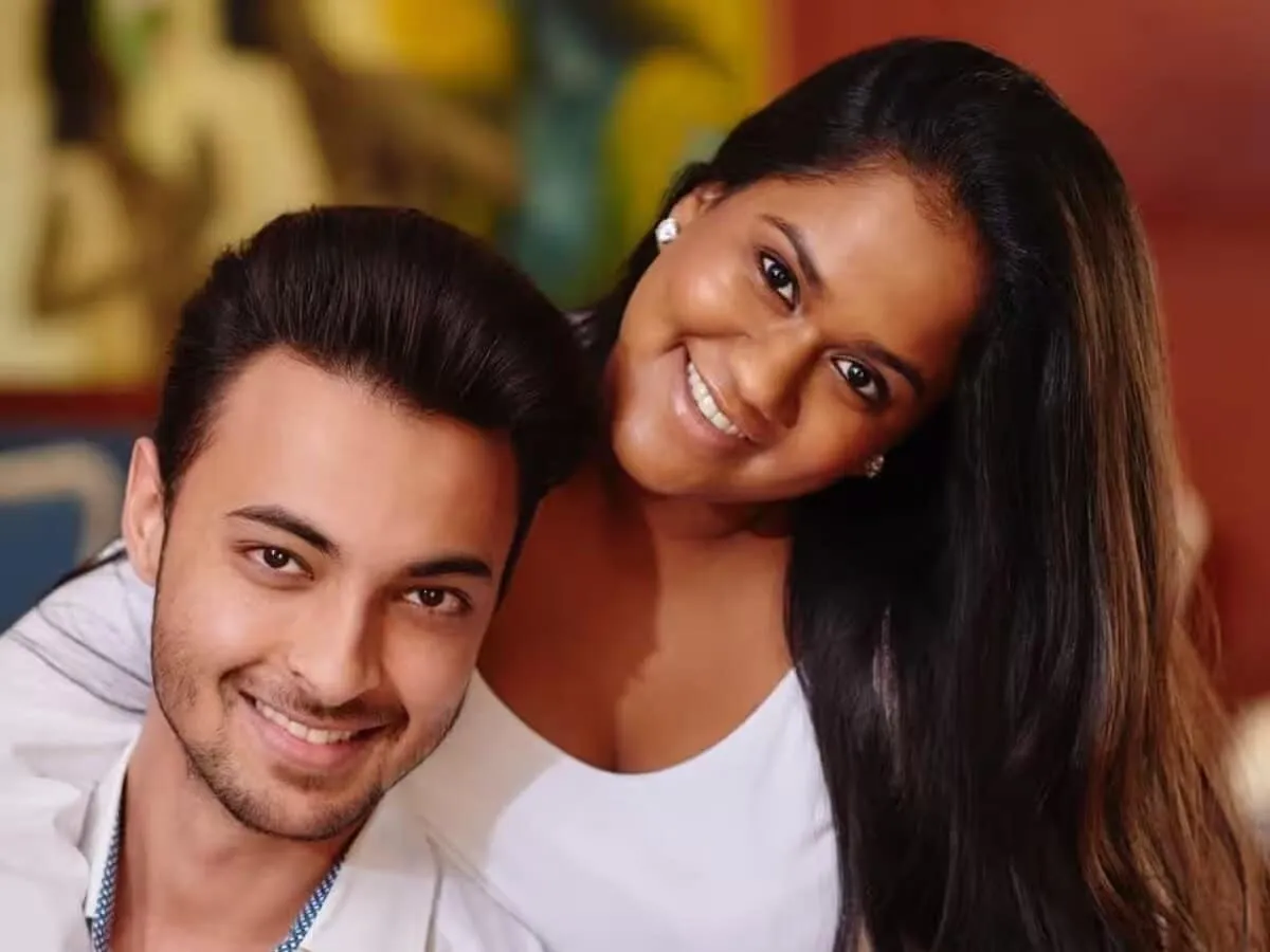 Salman Khan Brother in Law Aayush Sharma on Arpita Khan Being Called Kaali  सलमान खान की बहन को 'काली' बोलते हैं लोग, भारतीयों को चुभेगी पति आयुष शर्मा  की कही यह बात