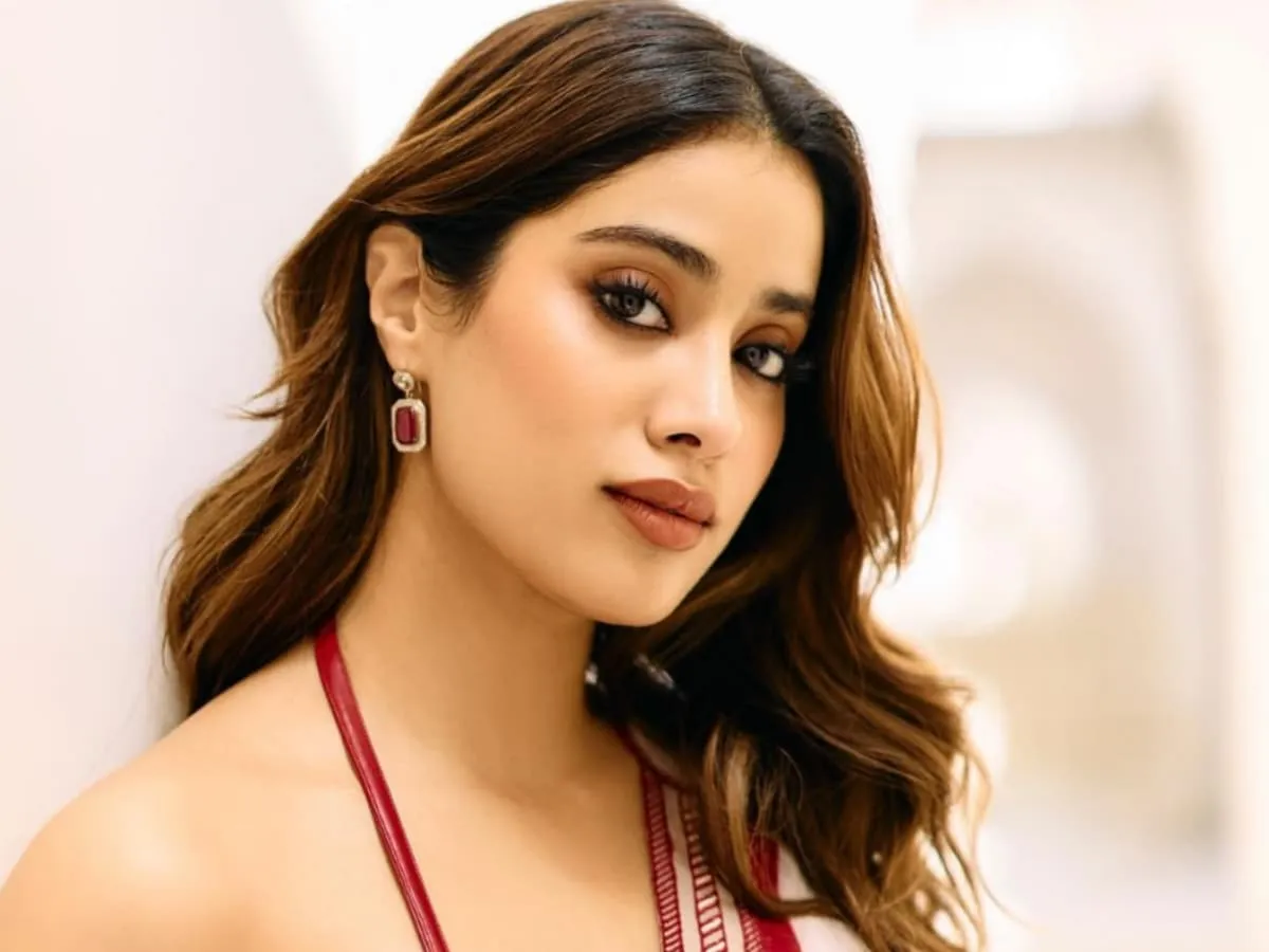 Janhvi Kapoor Slams Troll Who Making Fun of Her Shoulder Injuries Actress  Said Mazak Udane Se Pehle Video Dekh Lete जाह्नवी कपूर के कंधे की चोट का  यूजर ने उड़ाया मजाक तो