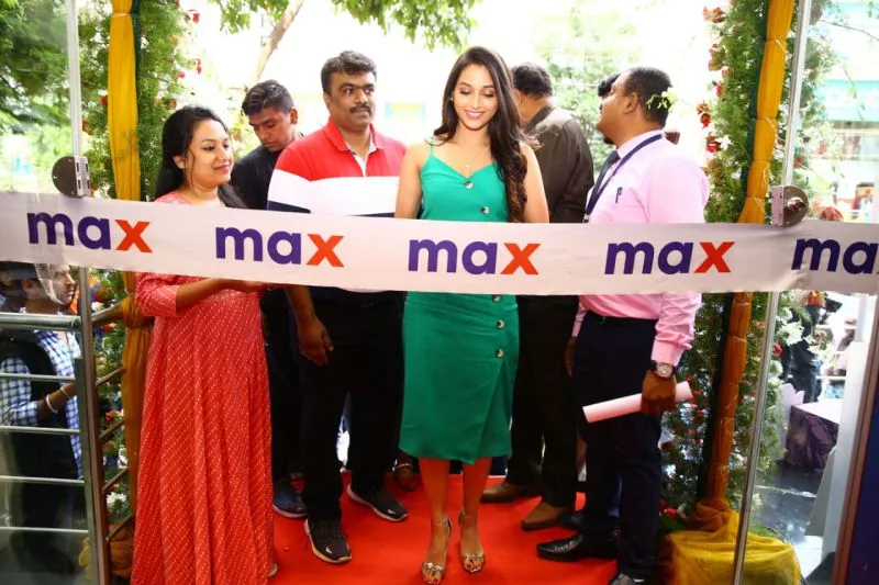 केजीएफ़ की एक्ट्रेस श्रीनिधि शेट्टी ने बैंगलोर में लॉन्च किया मैक्स स्टोर का नया स्टोर