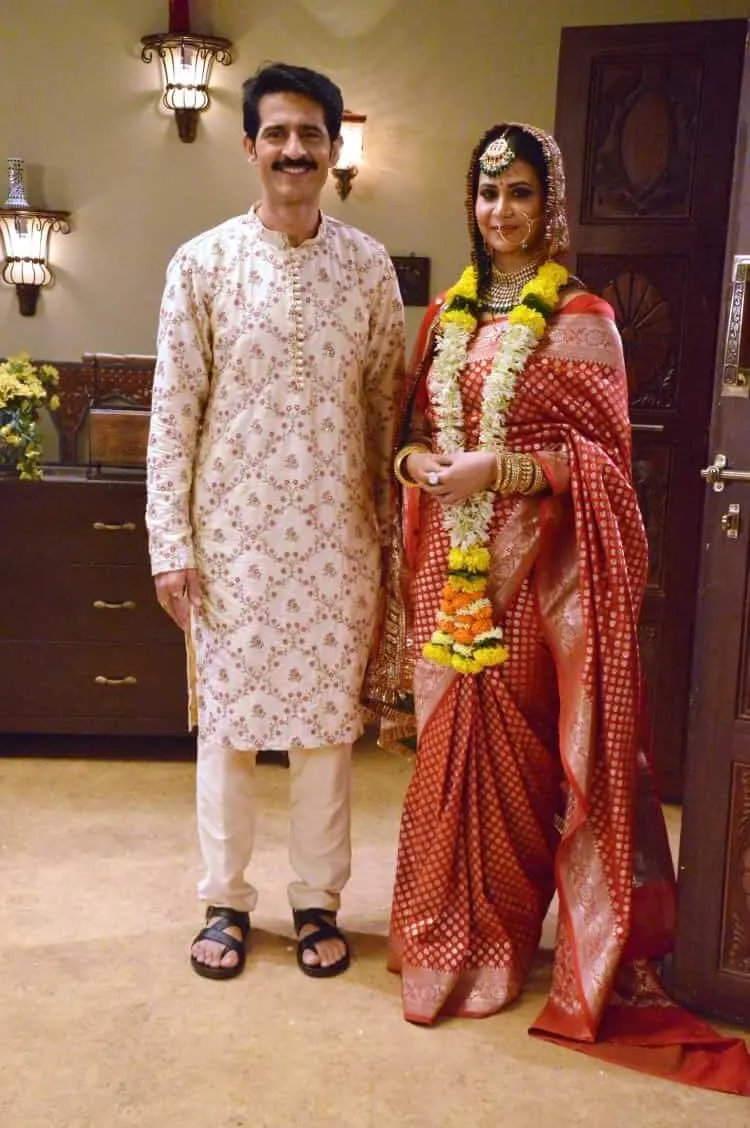 परिणीता बोरठाकुर ने गुप्ता ब्रदर्स के सेट पर अपने ब्राइडल लुक के लिए खुद किया अपना मेकअप