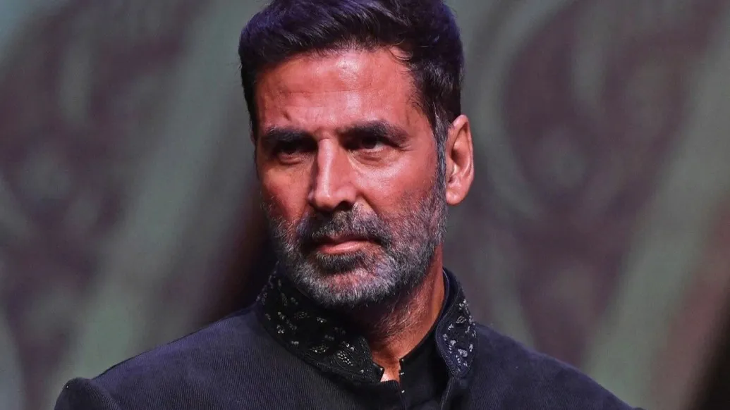 Amid Maldives Row, Akshay Kumar Gets Criticized For Spending New Year 2024 With Twinkle Khanna On Island