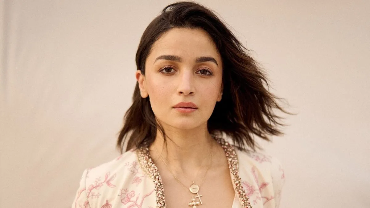 Beyond Ridiculous!': Alia Bhatt Lashes Out At Videos Claiming She Is  'Partially Paralysed', Has Botched Botox