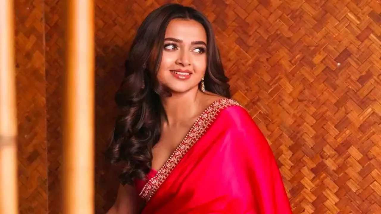 तेजस्वी प्रकाश के कर्वी फिगर का राज | Tejasswi Prakash Fitness Secret |  Lifestyle News in Hindi Newstrack | Tejasswi Prakash Hot: कर्वी फिगर के लिए  लौकी का जूस पीती हैं तेजस्वी