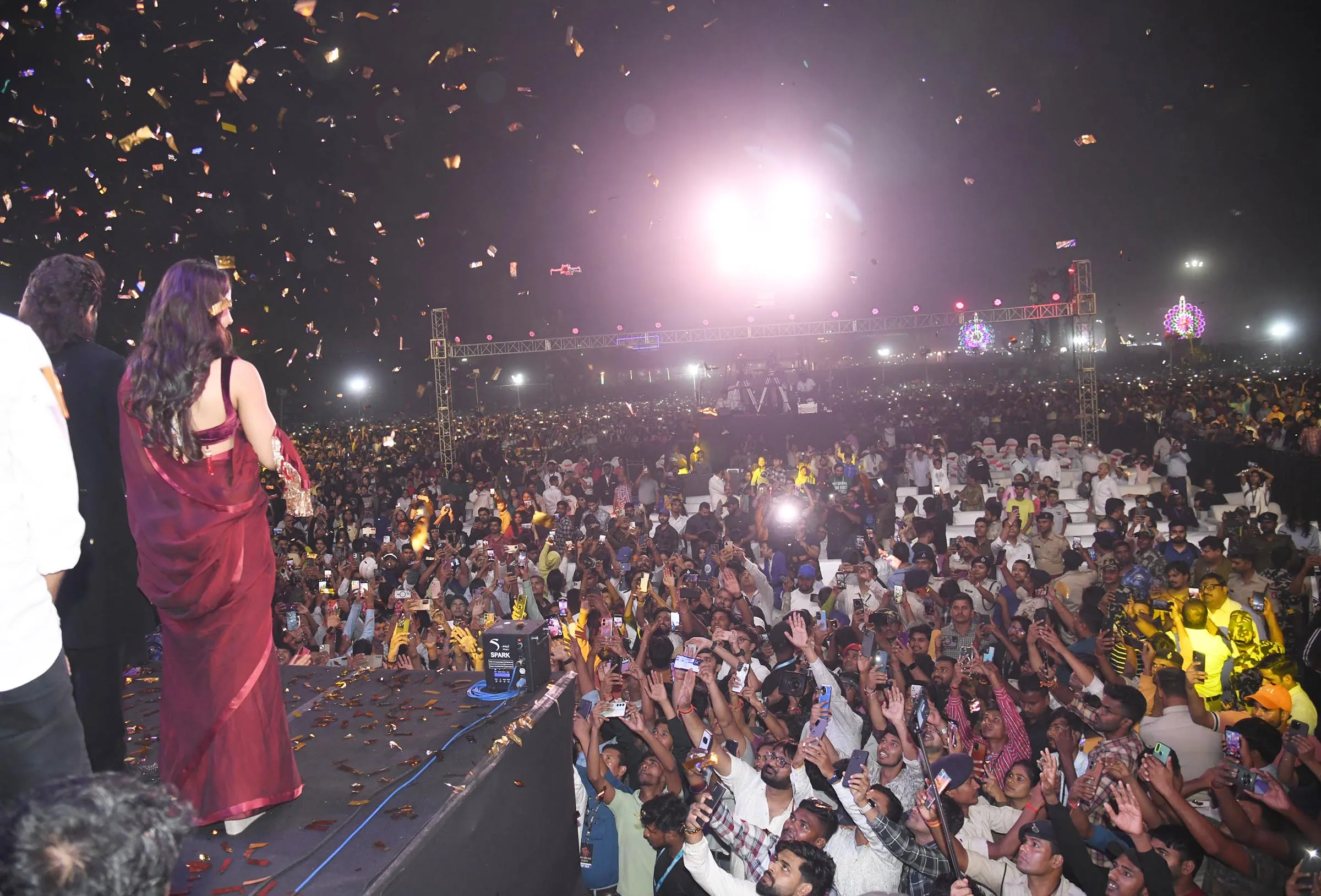 Patna, Bihar, India -Nov .17, 2024: Telugu film actors Allu Arjun and Rashmika Mandanna during the launch of the trailer of their upcoming film 'Pushpa 2', at Gandhi Maidan in Patna, Bihar, India, Sunday,17, 2024.(Photo by Santosh Kumar/ Hindustan Times)