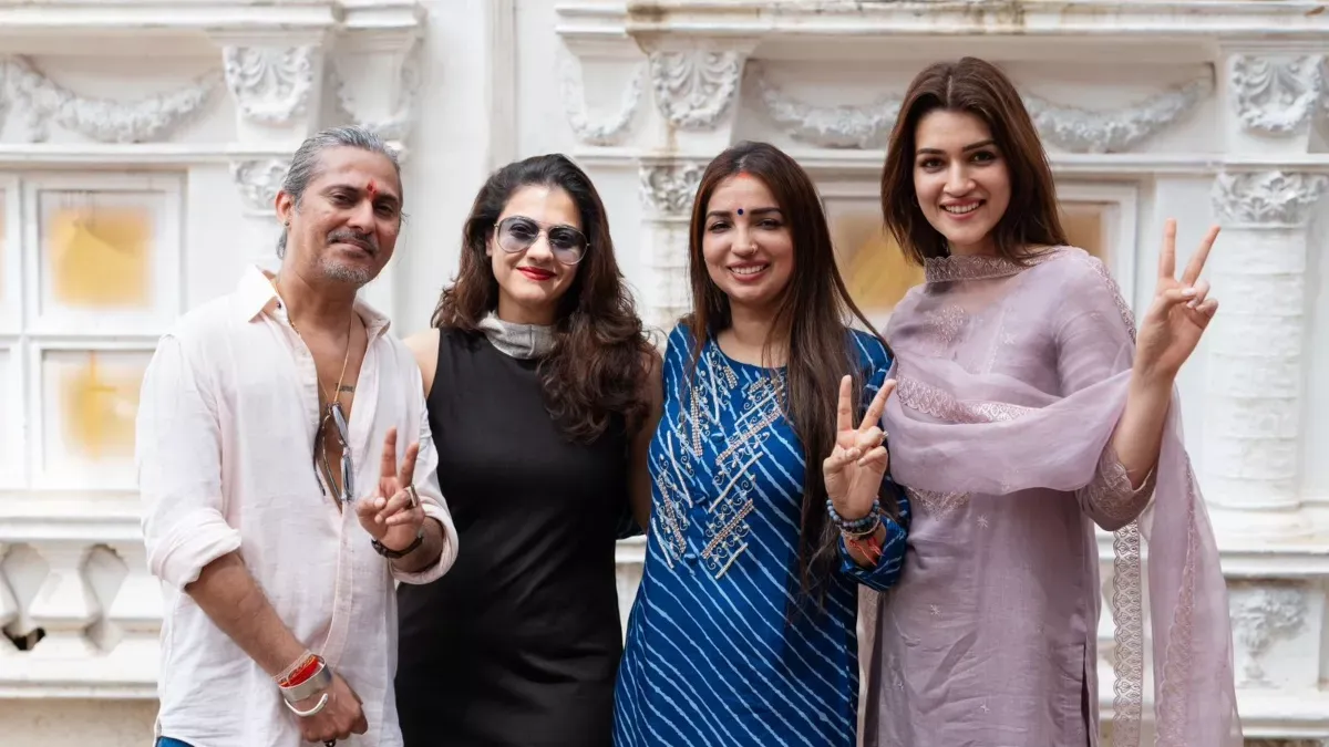Kajol और Kriti Sanon की फिल्म 'दो पत्ती' की शूटिंग हुई शुरू, कनिका की कथा  पिक्चर्स कर रही निर्माण - Kriti Sanon And Kajol start shooting for Kanika  Dhillon Film Do Patti