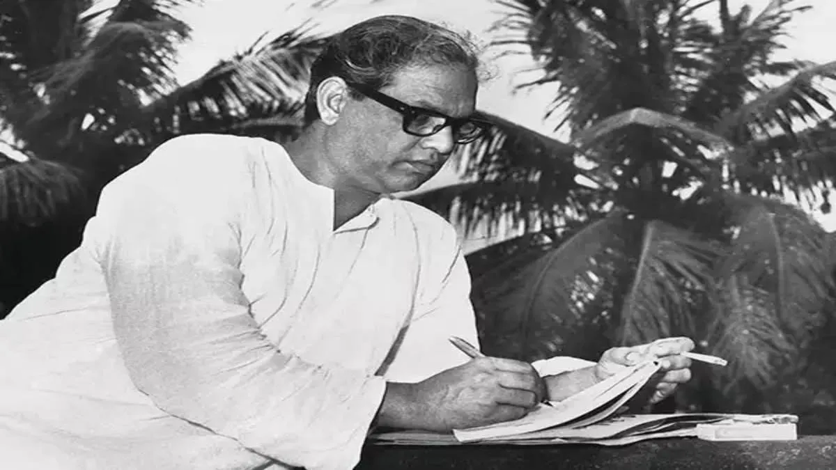 Majrooh Sultanpuri: जब 'विद्रोही शायर' मजरूह सुल्तानपुरी को हुई थी दो साल  की जेल, राज कपूर ने ऐसे की थी मदद - Majrooh Sultanpuri Death anniversary  famous indian urdu poet and lyricist