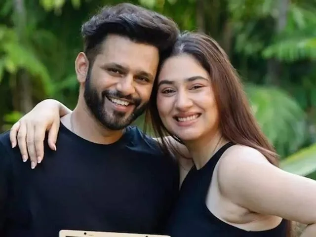 राहुल वैद्य ने बांद्रा में खरीदा 9 करोड़ का आलीशान अपार्टमेंट, दो महीने  पहले ली थी करोड़ों की कार - singer rahul vaidya buy luxury apartment in  mumbai bandra west worth 9 cr ...