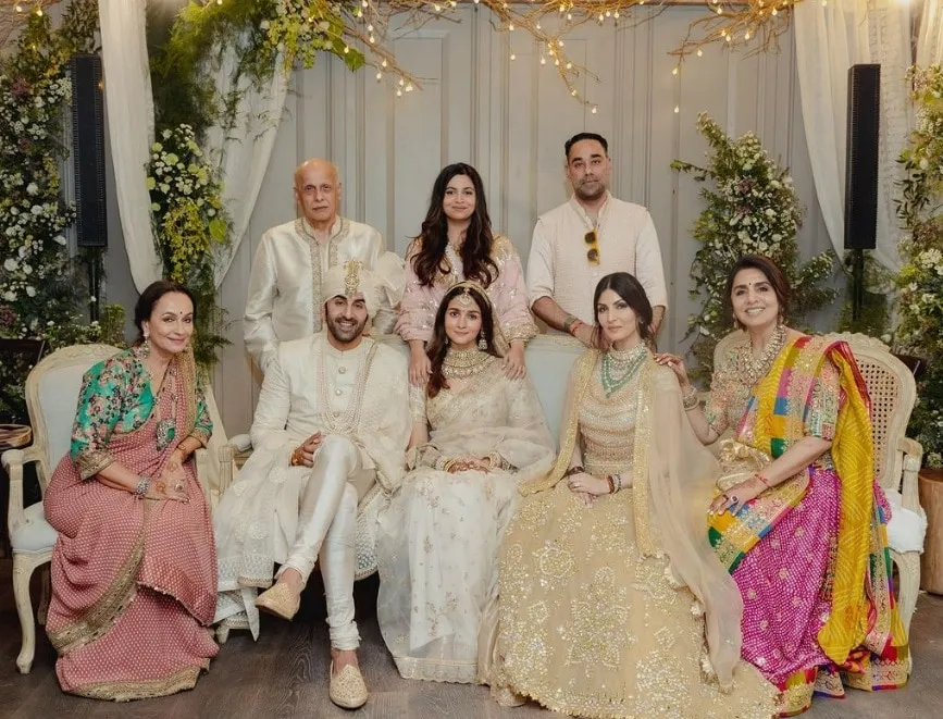 Alia Bhatt Ranbir kapoor Wedding Album Photos Viral On Social media | Ranbir -Alia Wedding : यहां देखें रणबीर-आलिया की शादी की सबसे खूबसूरत तस्वीरें
