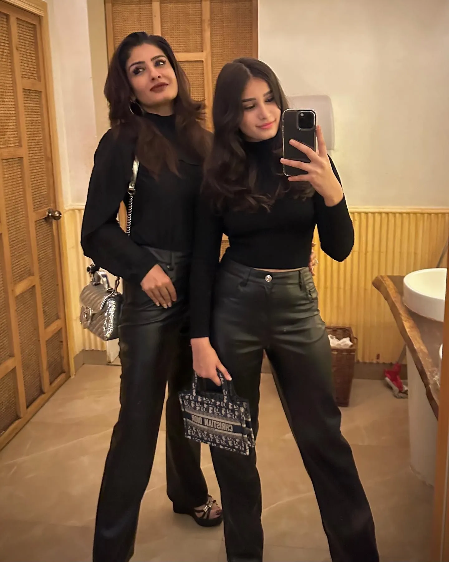 Raveena Tandon's daughter is no less beautiful than her mother, she is so stylish at the age of 17 - Raveena Tandon's beautiful daughter Rasha Tandon's style and glamour at the age of 17 tvism