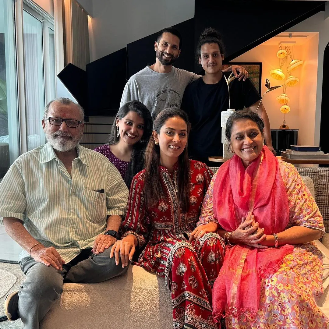 बेटे शाहिद कपूर से कैसे हैं पंकज के रिश्ते? सना-रुहान को लेकर पहली बार की  बात - Pankaj kapur on relationship with his children shahid kapoor sanah  and ruhaan tmovp