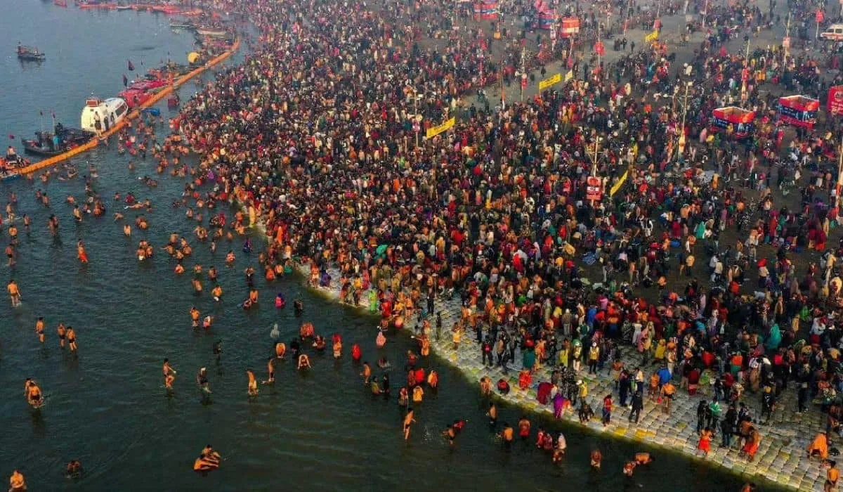 Mahakumbh 2025: समुद्र मंथन से जुड़ा है महाकुंभ का इतिहास, जानिए इसका  पौराणिक महत्व - prayagraj mahakumbh 2025 why mahakumbh is held every 12  years know the reason | Moneycontrol Hindi