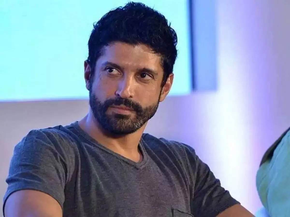 Farhan Akhtar Birthday Real Story of making Dil Chahta Hai Relationship  with Shibani Dandekar Unknown and Interesting facts कॉलेज खत्म होने के बाद  दो साल तक घर बैठे थे फरहान अख्तर, मां