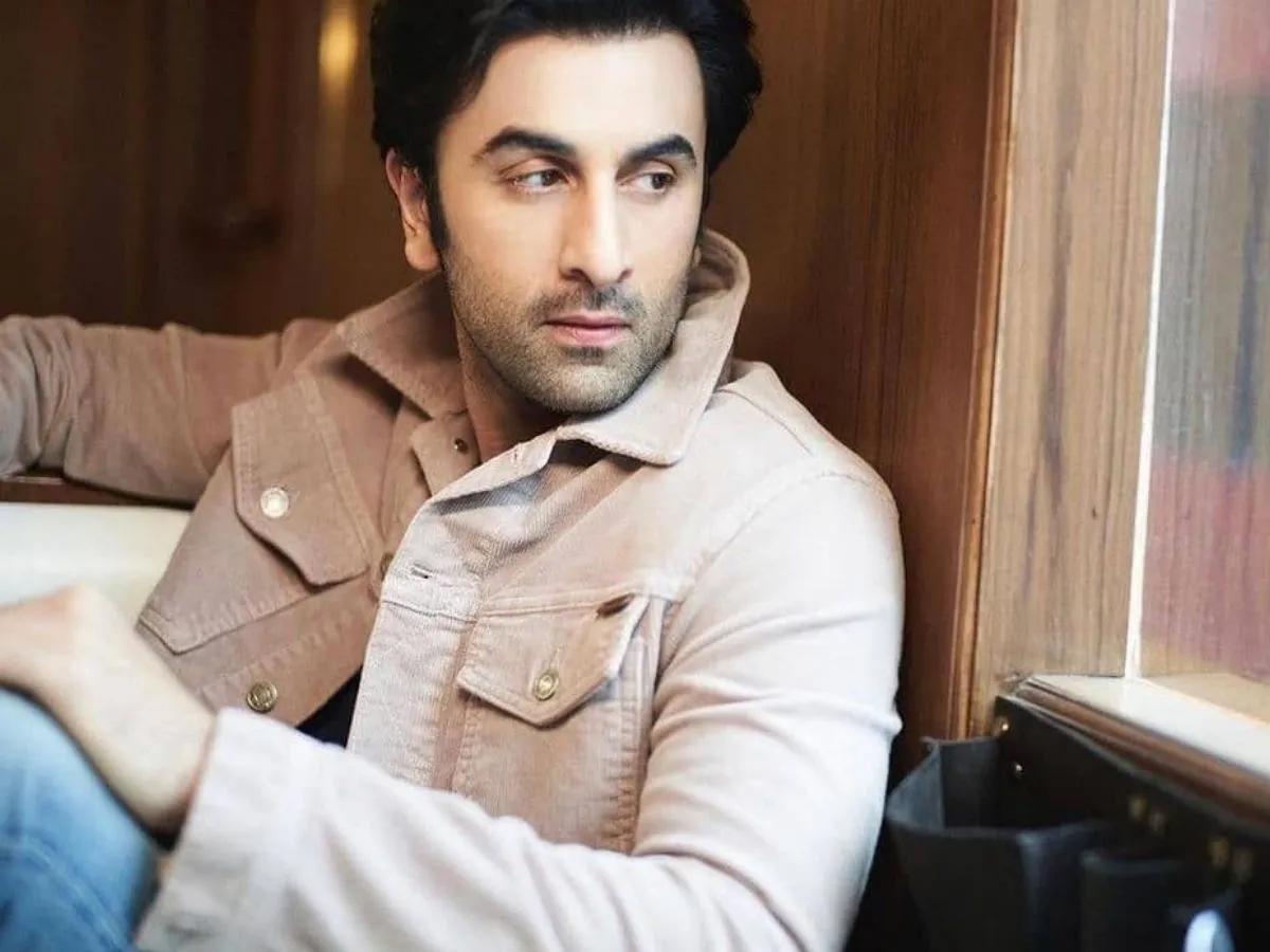 Neetu Kapoor to Alia Bhatt and kareena karishma other celebs wishes ranbir  kapoor on his birthday नीतू कपूर ने फैमिली फोटो से रणबीर को किया बर्थडे विश  तो आलिया ने लिखी ये