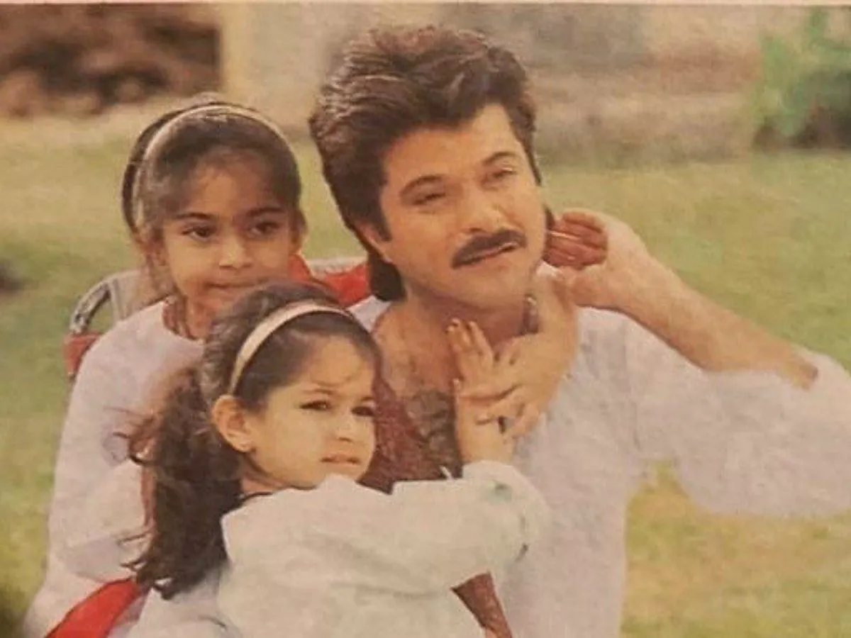 Sonam Kapoor childhood photo| Sonam Kapoor looks adorable in this childhood  photo with Anil Kapoor and sister Rhea Kapoor; fans go 'aww'
