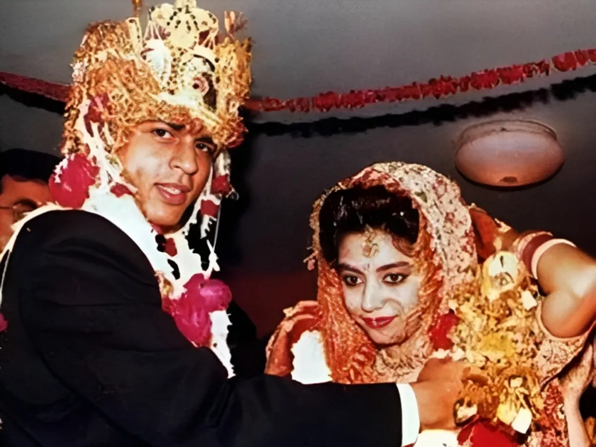 Shah Rukh Gauri Khan wedding: Rare pics from Shah Rukh and Gauri Khan's  wedding go viral on social media - The Economic Times