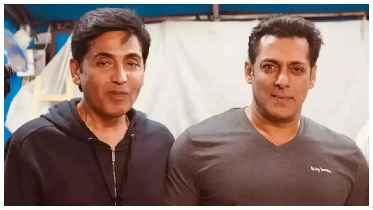 Aasif Sheikh recalls Salman Khan getting pulled over by cop for driving on  footpath: 'The traffic police actually did not recognise him' | - Times of  India