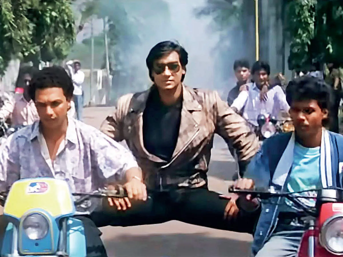 When Akshay Kumar lost Phool Aur Kaante to Ajay Devgn and it pipped Lamhe  at the box-office