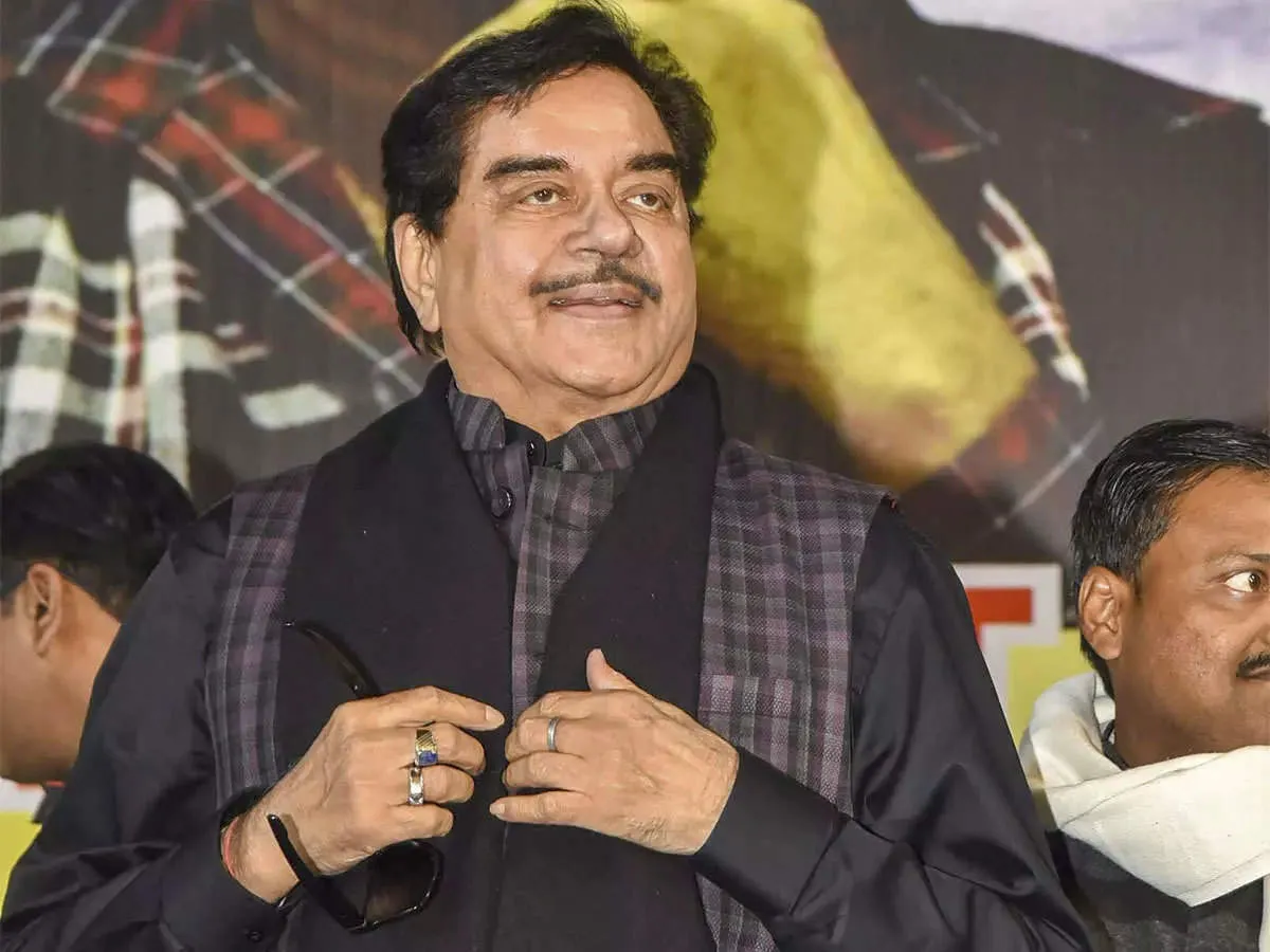 shatrughan sinha: Shatrughan Sinha likely to begin poll campaign on March  20 - The Economic Times