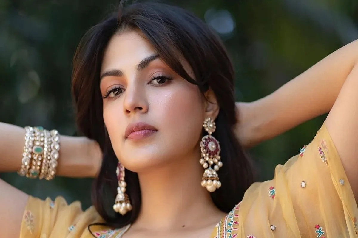  Rhea Chakraborty 