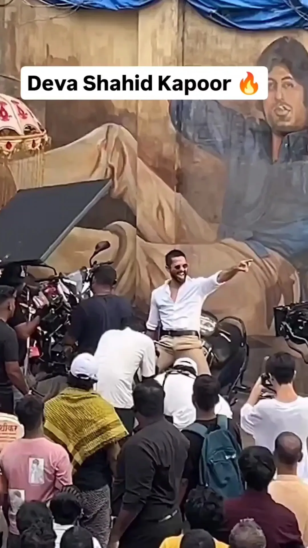 Deva Movie Shooting Shahid Kapoor BTS 🔥 Background Painting Of Amitabh  Bachchan #shorts #deva - YouTube