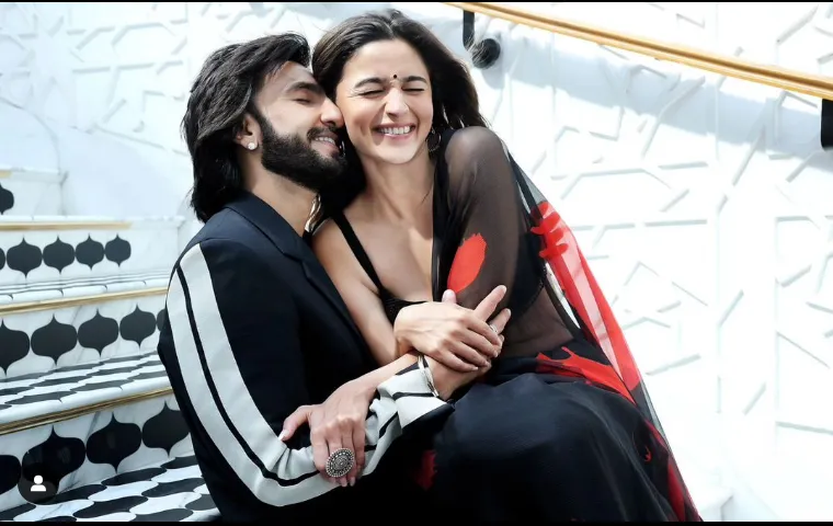 Ranveer Singh Alia Bhatt; Rocky Aur Rani Ki Prem Kahani Teaser Release |  रॉकी और रानी की प्रेम कहानी का टीजर रिलीज: आलिया- रणवीर की दिखी रोमांटिक  केमिस्ट्री, 28 जुलाई को रिलीज