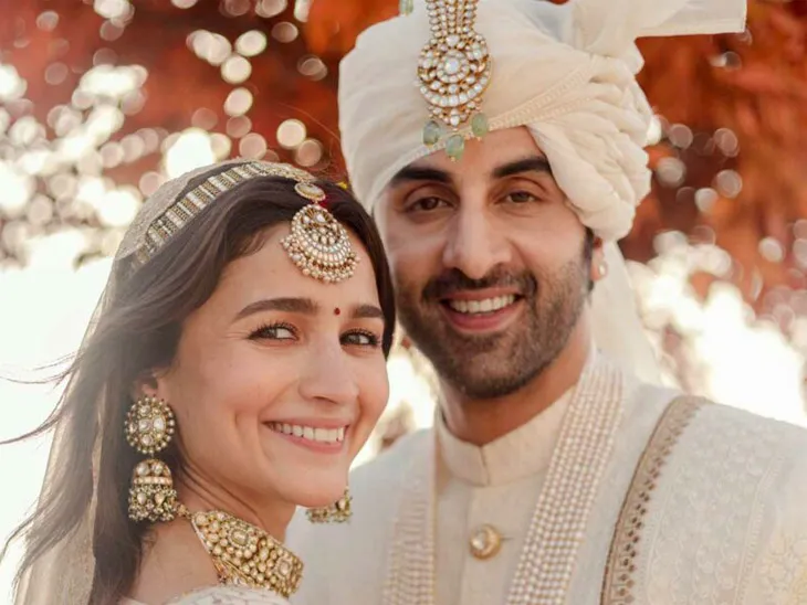 Alia Bhatt Reel Vs Real Life Wedding; Ranveer Singh, Ranbir Kapoor | आलिया  बोलीं- खुशी है असल जिंदगी में हुई सिंपल शादी: रणबीर-आलिया की शादी के 4  दिनों बाद हुई थी रॉकी-रानी