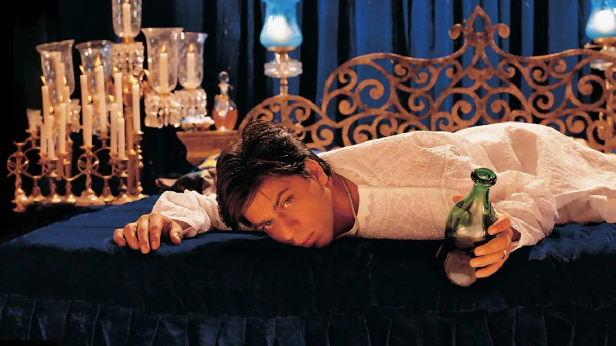 Shahrukh Khan Used To Drink Rum During The Shooting Of Devdas | देवदासच्या  शूटिंगवेळी शाहरुख रम प्यायचा: टिकू तलसानियांचा खुलासा, म्हणाले- डोळ्यातही  नशा दिसणे ...