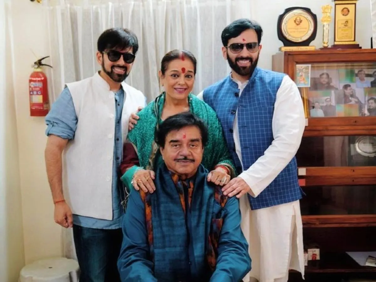 Brother Kush spoke on not attending Sonakshi's wedding | सोनाक्षी की शादी  अटेंड नहीं करने पर बोले भाई कुश: कहा, 'ये फैमिली के लिए सेंसिटिव समय है,  लोग गलत जानकारी दे रहे