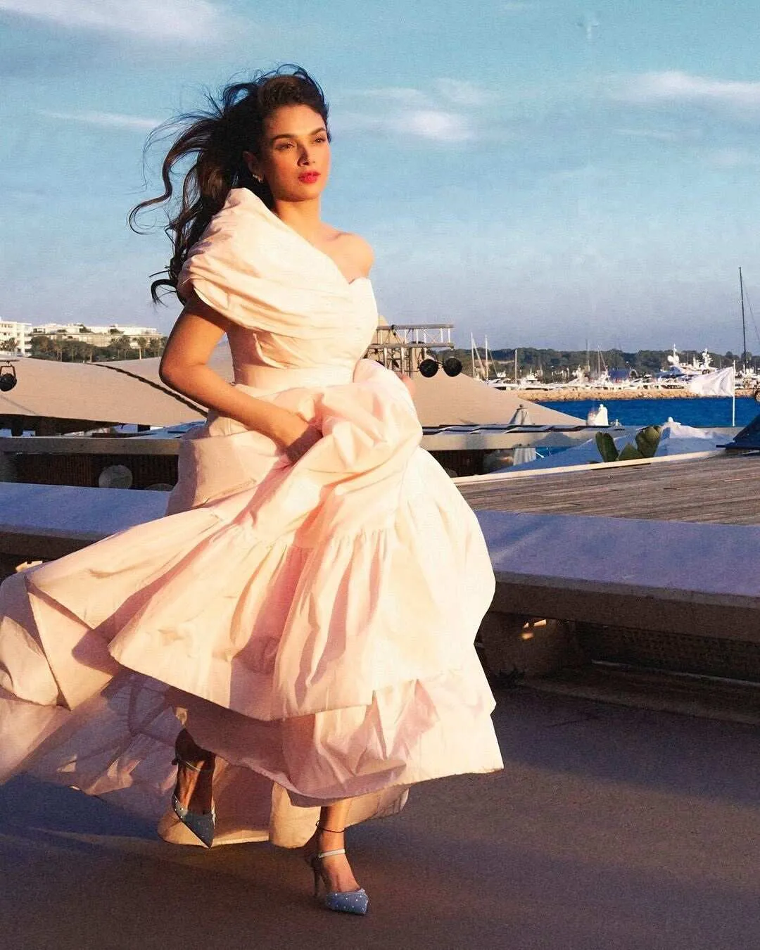 Aditi Rao Hydari's breathtaking pink gold ensemble at Cannes 2024 – OTTplay
