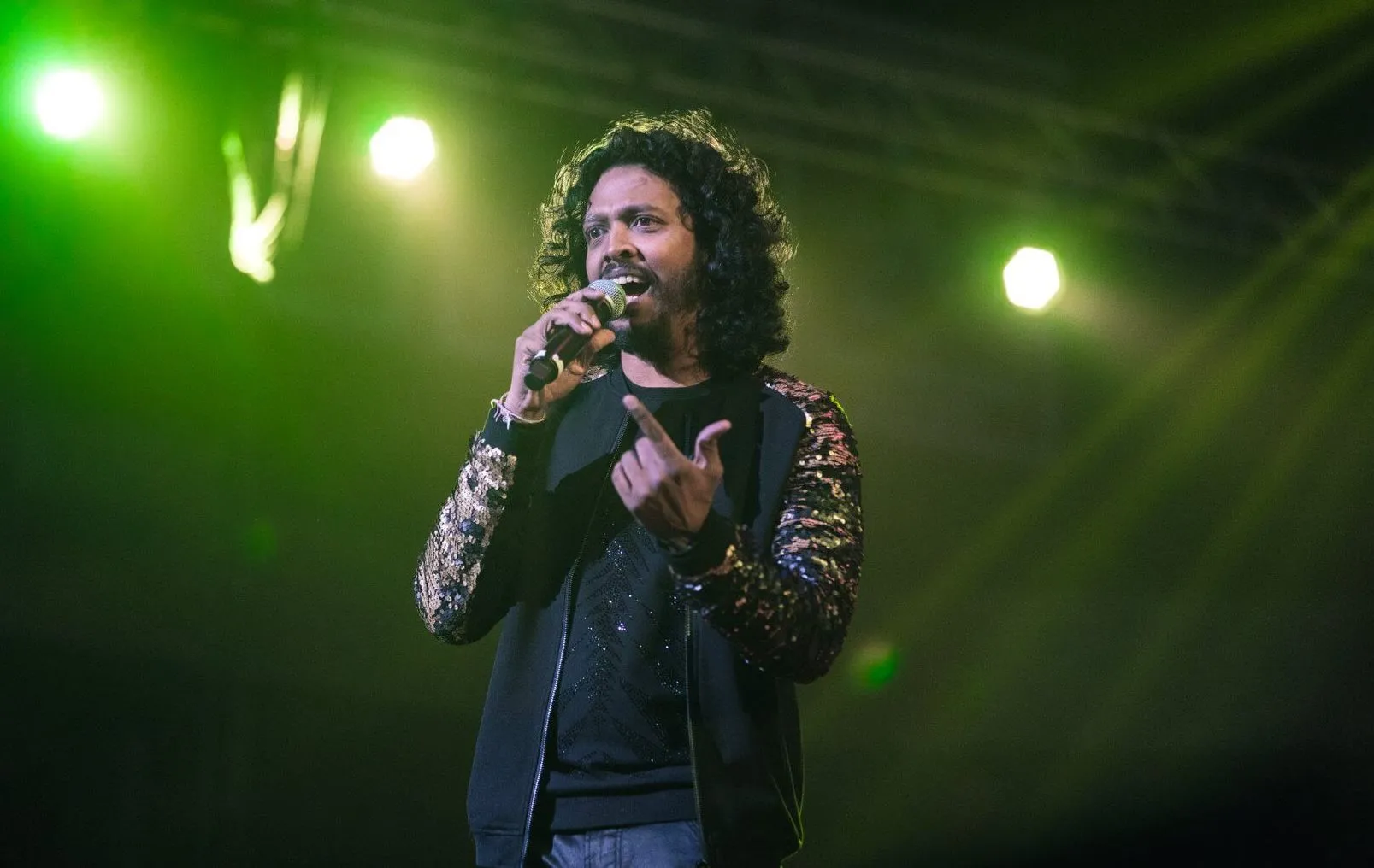 नकाश अजीज का दर्शकों को नए एकल गीत 'सुपरस्टार' का तोहफा Nakash Aziz  presents the new solo song 'Superstar' to the audience