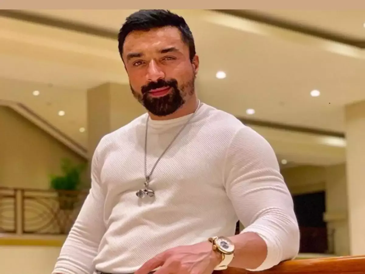  Ajaz Khan 