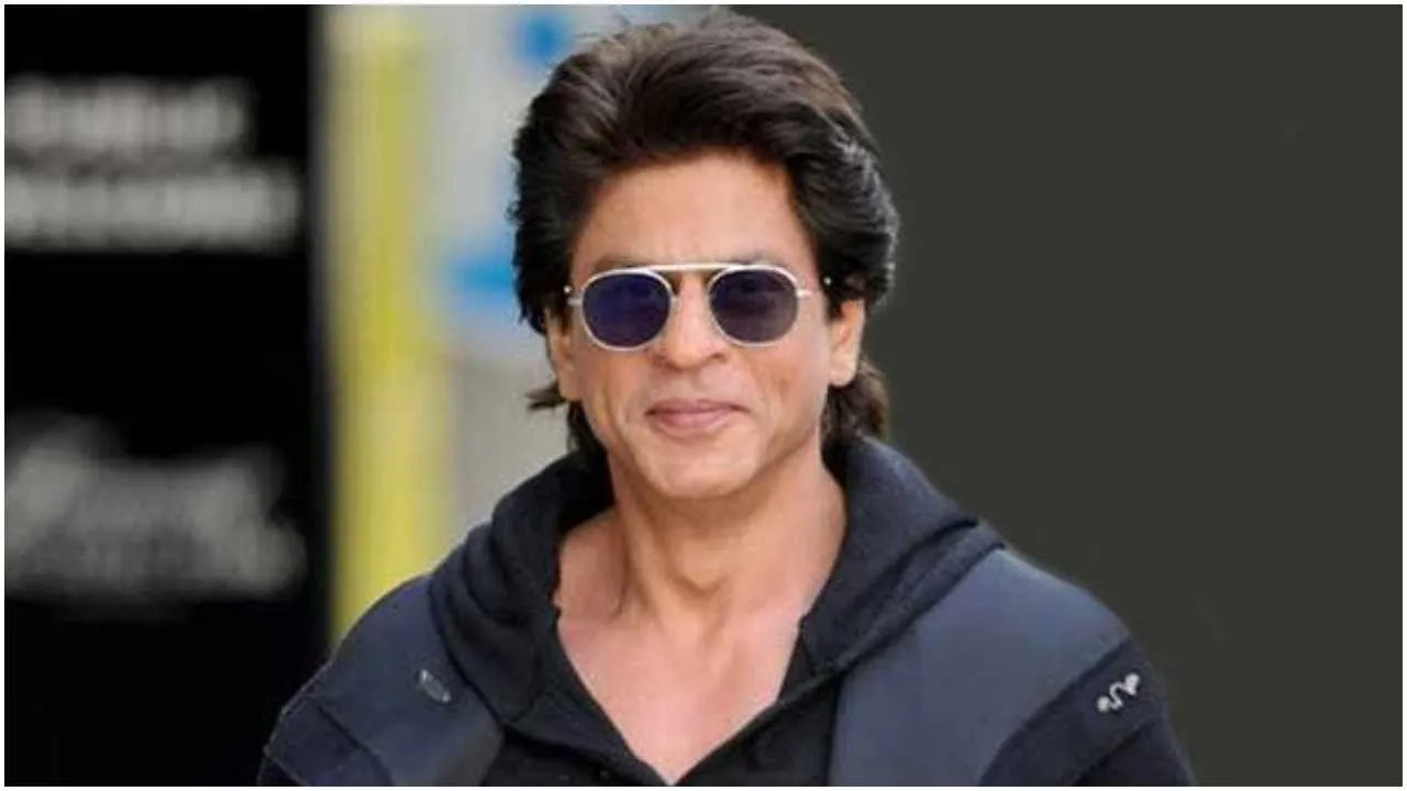 अपनी अपकमिंग फिल्मों की शूटिंग के लिए फिर तैयार हुए शाहरुख खान, जिम में बहा  रहे पसीना | Shahrukh Khan is ready again to shoot for his upcoming films  sweating in the