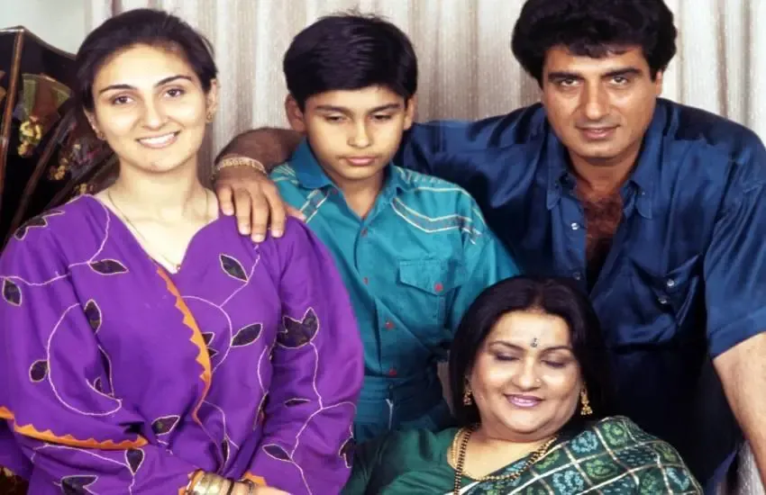 UP Elections 2022: Congress leader married to his Senior Nadira Babbar, he  also invole in relationship with Rekha and Smita patil without Divorce his  wife - कांग्रेस नेता राज बब्बर ने कॉलेज