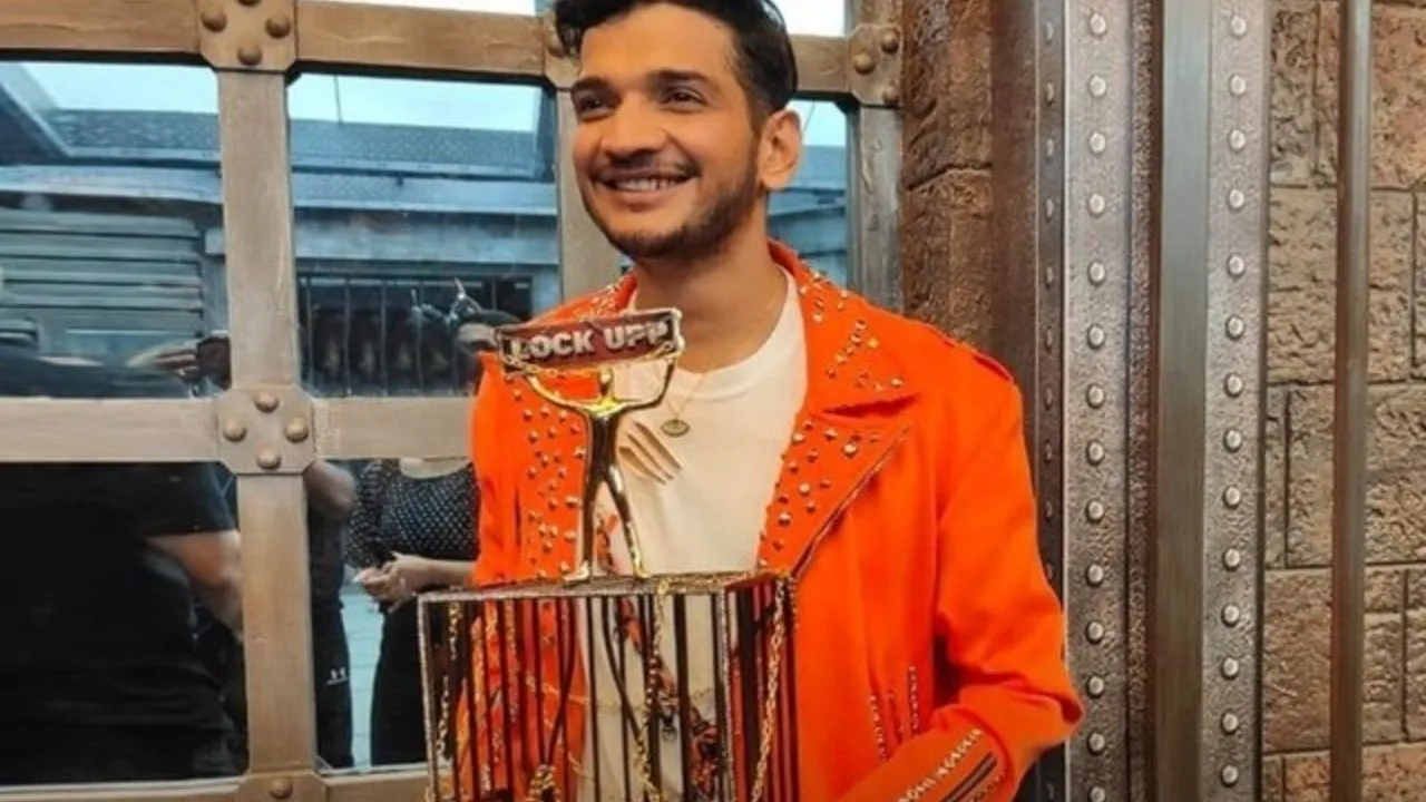 Lock Upp Winner: स्टैंड अप कॉमेडियन मुनव्वर फारुकी बने ऑल्ट बालाजी के शो  'लॉक अप' के विनर, मिले 20 लाख रुपये और एक कार | Munawar Faruqui became the  winner of ALTBalaji